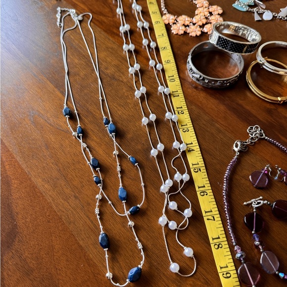 Costume Jewelry Bundle, Necklaces, Bracelets, Pendant/Earrings assorted colors - Picture 3 of 8